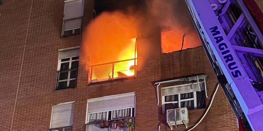 Cinco personas atendidas por inhalación de humo en un incendio en un ...