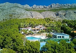 Los lujos de la casa en venta más cara de la Comunidad Valenciana: cine, bodega y pista de tenis