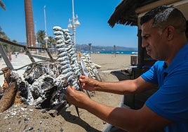 Crisis de espeteros en Málaga: el oficio sobrevive con inmigrantes