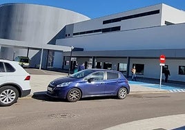 Cuatro heridos, dos de ellos graves al quedar atrapados, en la colisión de dos turismos en Corral de Almaguer