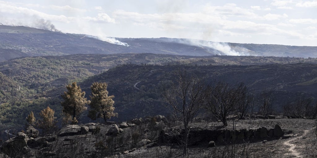 El incendio de Larouco, desatado, calcina más de 20.000 hectáreas