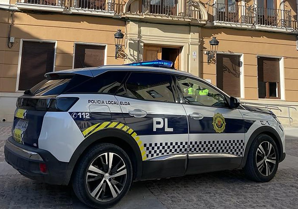 Imagen de un coche de la Policía Local de Elda