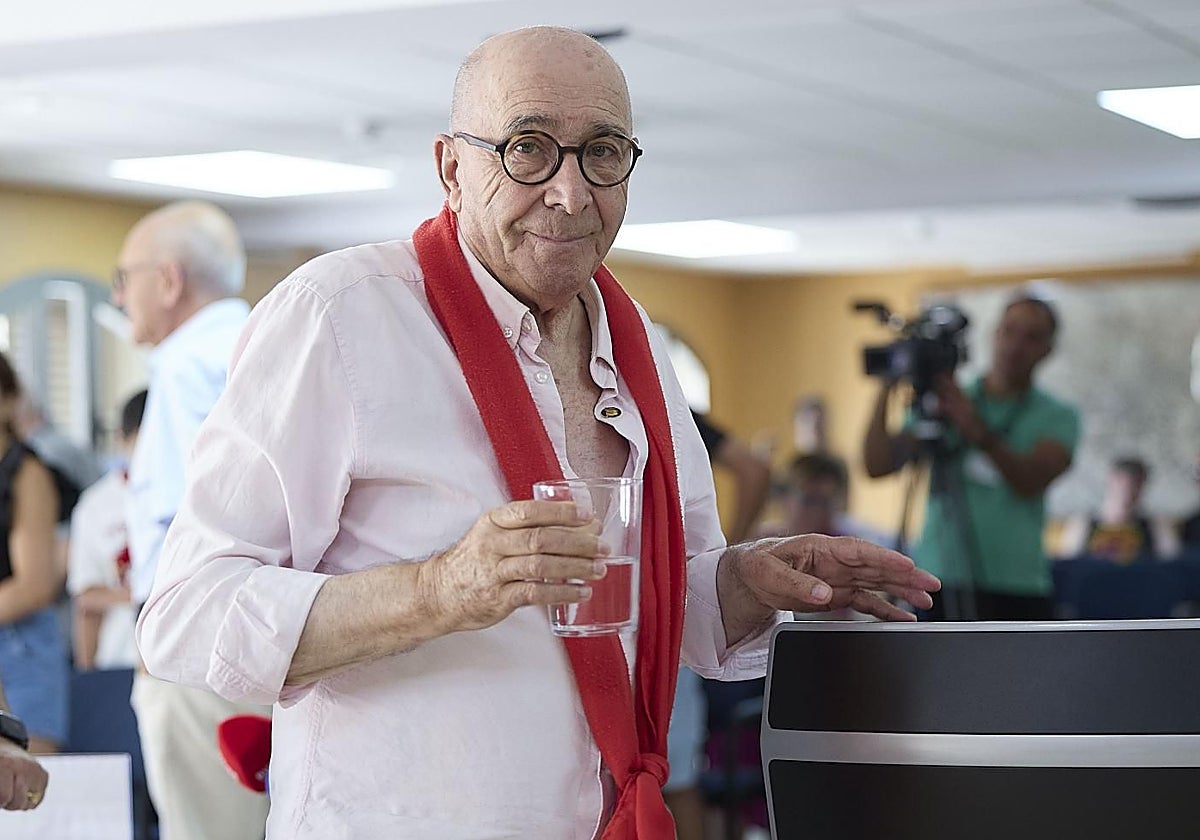 Agustín Jiménez, este martes en el salón de plenos del Ayuntamiento de Noblejas