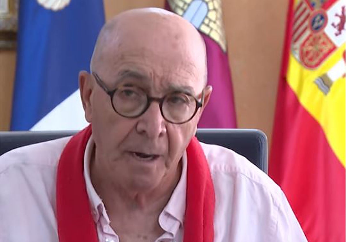 Agustín Jiménez en su despacho de la Alcaldía de Noblejas