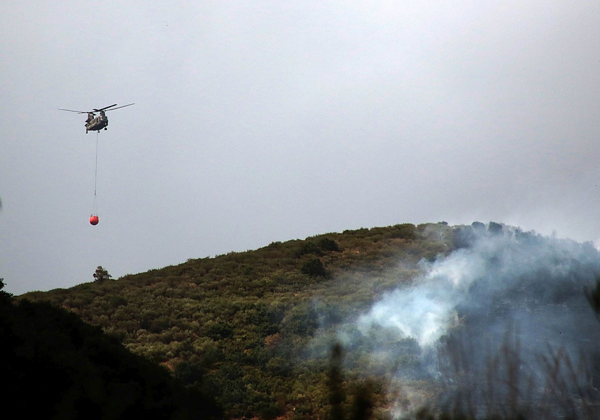 El incendio que afecta a la localidad leonesa de Boca de Huérgano