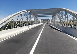 El puente de Villa del Río reabre al tráfico con un carril por sentido tras las obras de ampliación