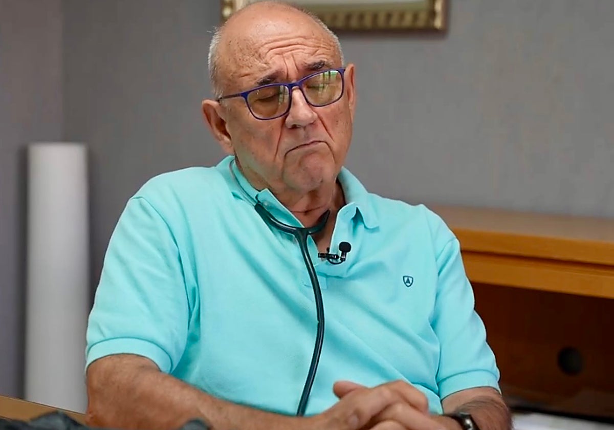 El doctor Juan José Rodríguez Sendín este jueves en el despacho del alcalde de Noblejas