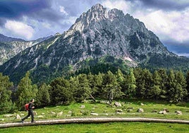 Muere un senderista de 67 años de Irún al sufrir una caída en los Pirineos franceses