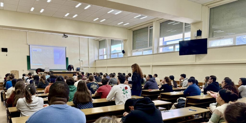 El Colegio de Enfermería de Sevilla pide implantar plazas de formación en enfermería geriátrica en Andalucía