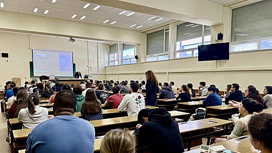 El Colegio de Enfermería de Sevilla pide implantar plazas de formación en  enfermería geriátrica en Andalucía