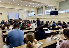 El Colegio de Enfermería de Sevilla pide implantar plazas de formación en  enfermería geriátrica en Andalucía