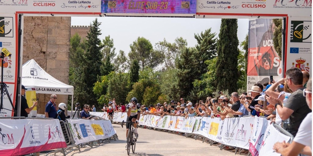 Bernardo Cambareri gana la cuarta etapa de la Vuelta a Castilla-La Mancha en Uclés