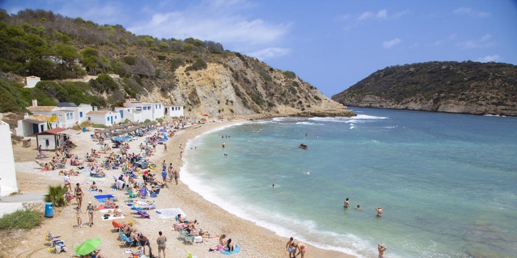 Muere una mujer de 34 años en Jávea tras caer de su barco y sufrir graves heridas con la hélice