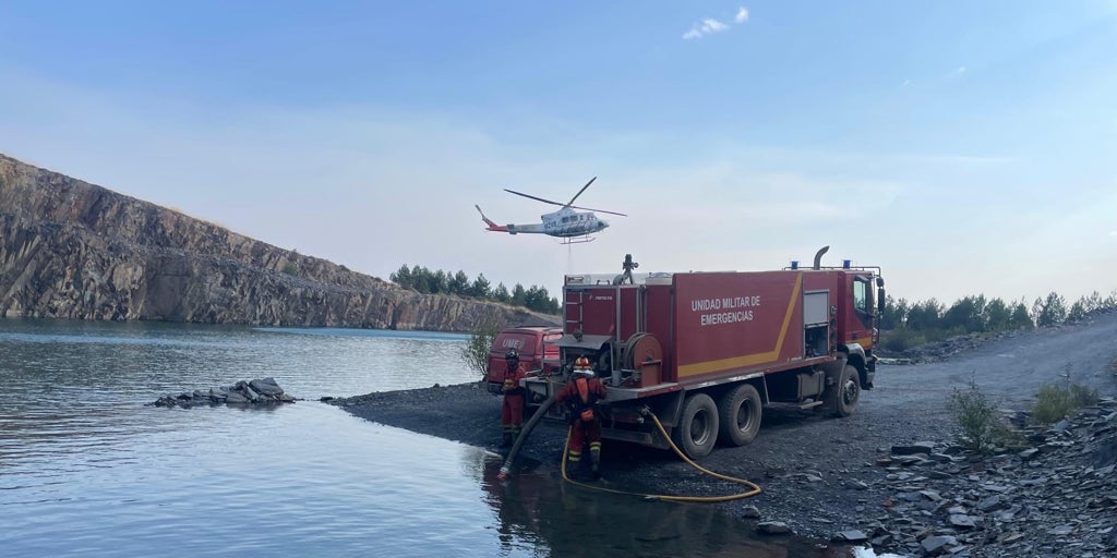 El incendio de Porto (Zamora) llega a La Baña, en León, y obliga a desalojar a más de 300 personas