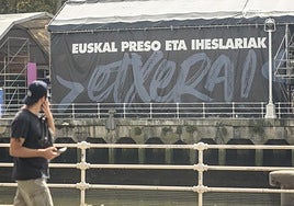 El acoso de la izquierda aberzale pone en jaque la acción de la Policía en las 'txosnas'