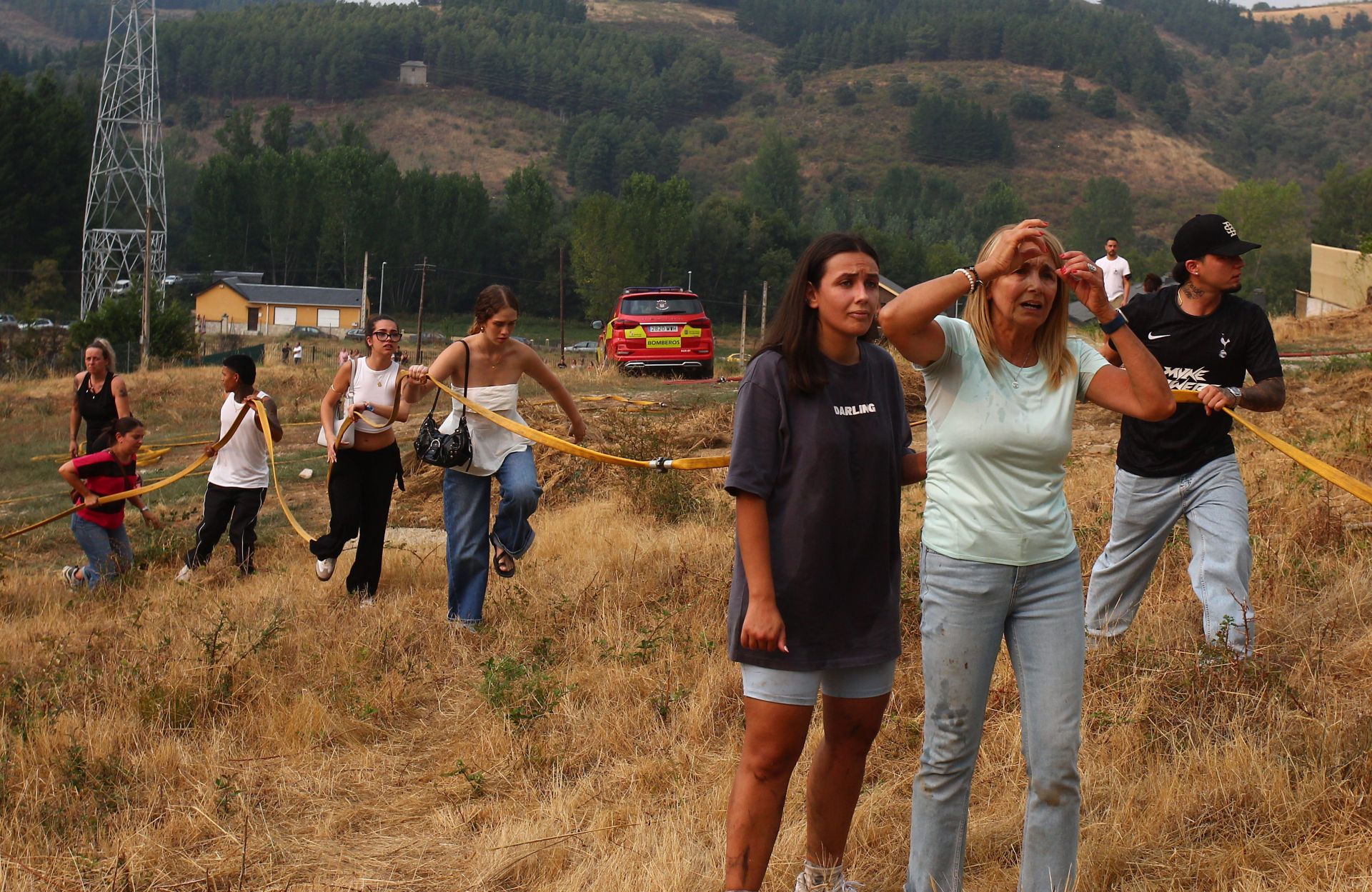 Los vecinos de Molinaseca (León) se movilizan contra el fuego