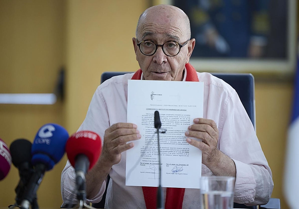 Agustín Jiménez, alcalde de Noblejas, el martes, segundo día de su huelga de hambre