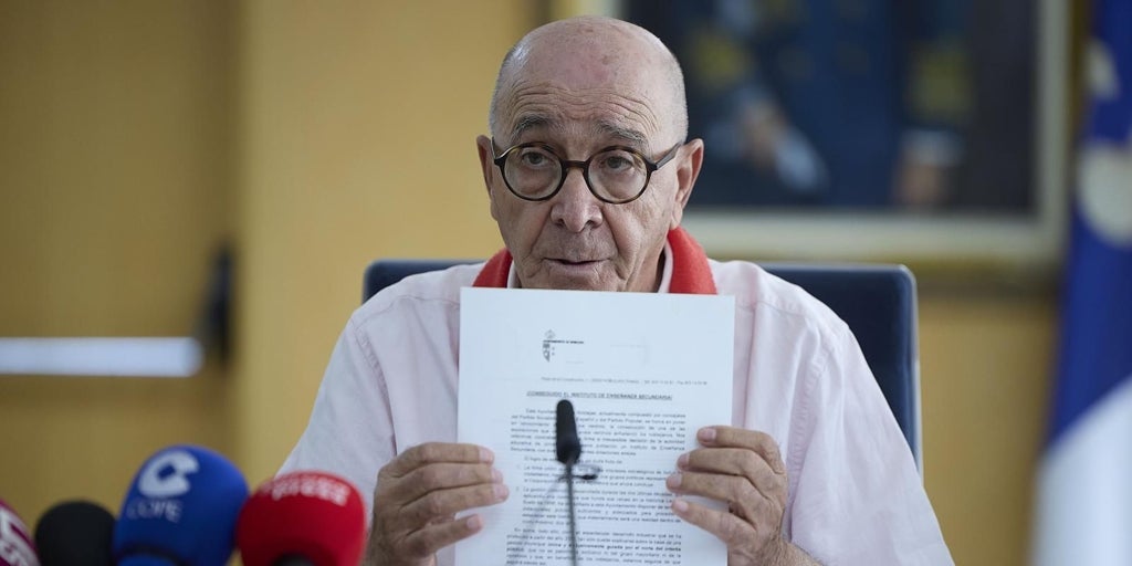 «Lleva 42 años como alcalde de Noblejas; por algo será»