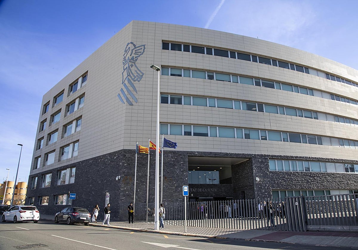 Imagen de archivo de la sede de la Audiencia Provincial de Alicante, con sede en Elche