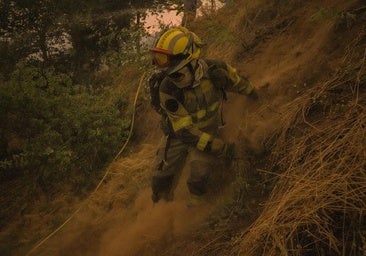 Los bomberos encuentran restos óseos junto a un coche mientras trabajaban en un incendio en Vilariño de Conso (Orense)