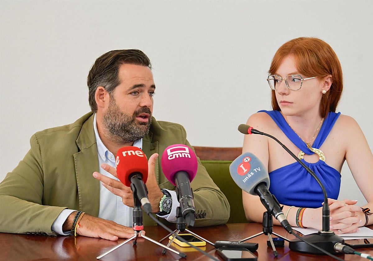 Paco Núñez y Beatriz Dorado este lunes en rueda de prensa