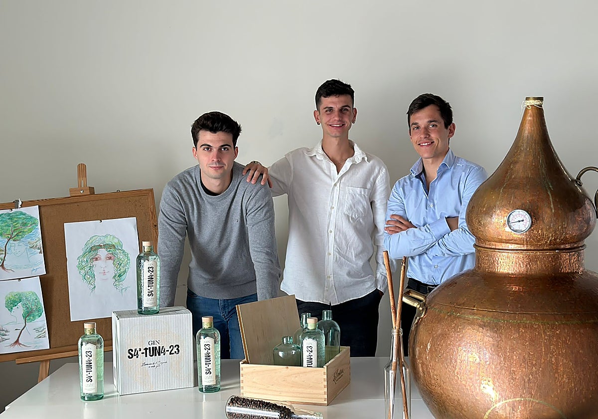Los fundadores de Sa Tuna Gin (de izquierda a derecha), Ferran Monfort, Arnau Viusà y David Río