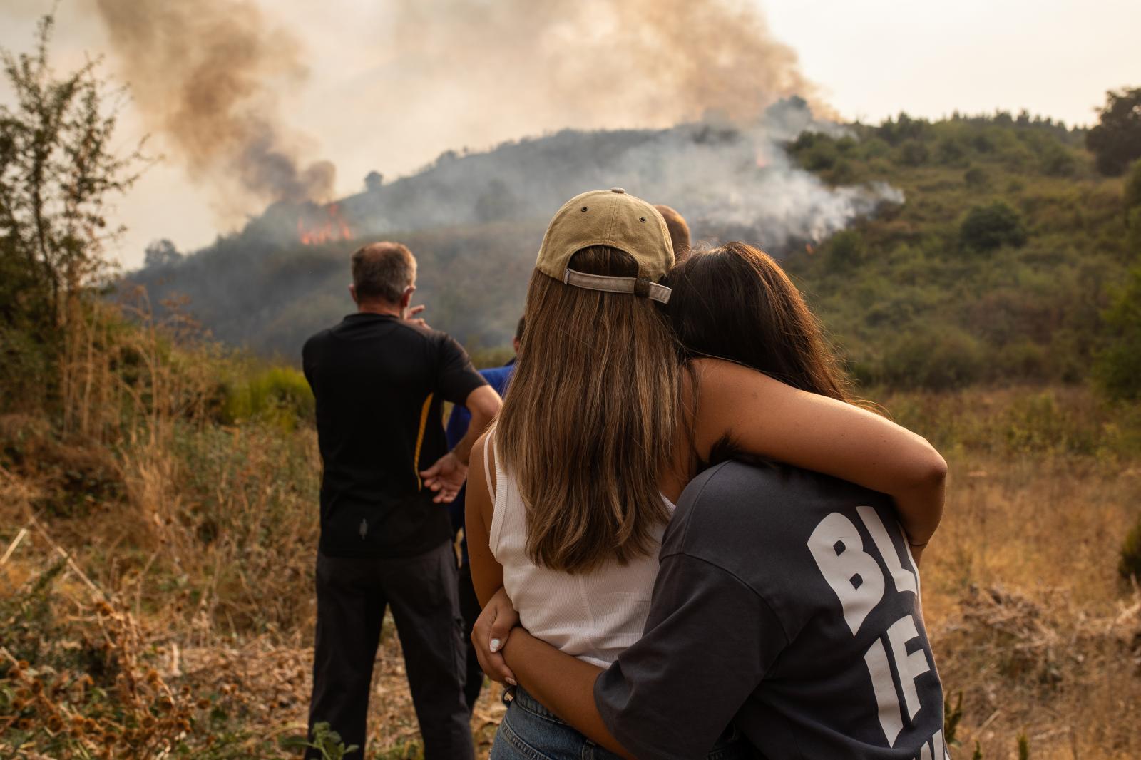 Los vecinos de Molinaseca (León) se movilizan contra el fuego