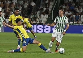 El Córdoba CF pasa un mal rato ante Las Palmas (1-3)
