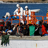 Canarias ha recibido 106 menores en un día, mientras solo han salido 30 en estos meses hacia Península