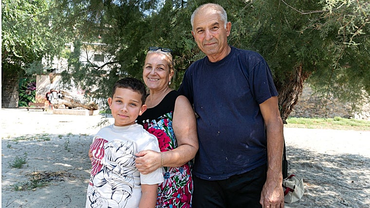 Daniel, Joana y Marin disfrutaban de un día de pesca en la nueva playa