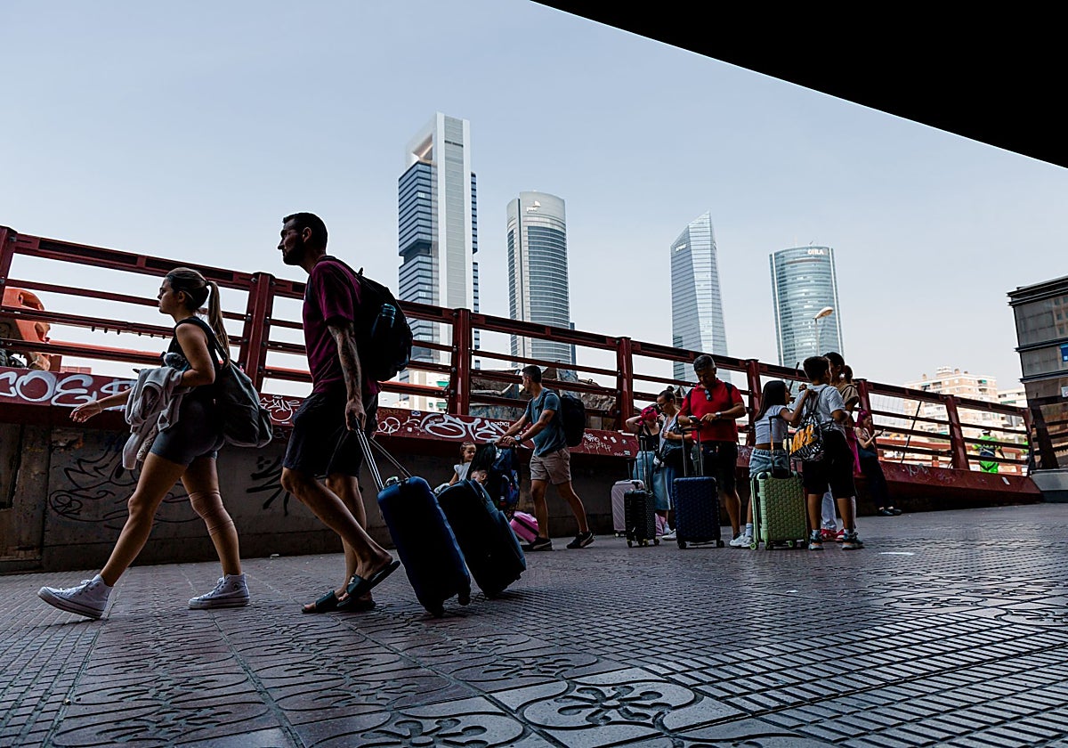 Viajeros vuelven a la capital