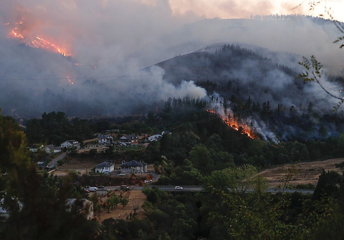 Activada la situación 2 en A Pobra do Brollón (Lugo) por un incendio forestal