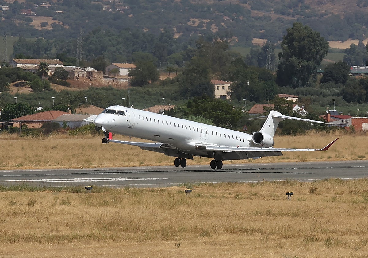 Un avión despega del Aeropuerto de Córdoba