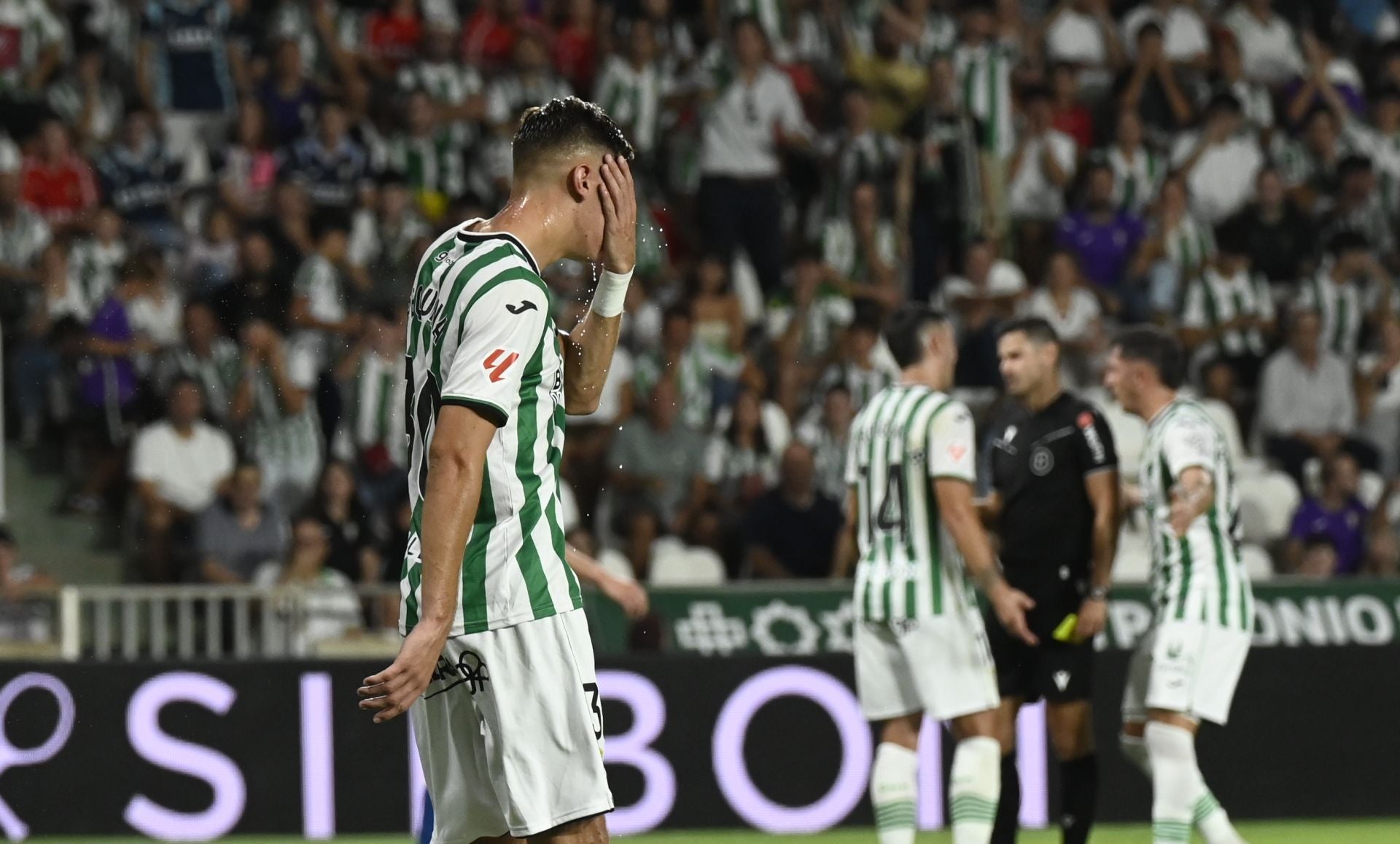 La dolorosa derrota del Córdoba ante Las Palmas, en imágenes