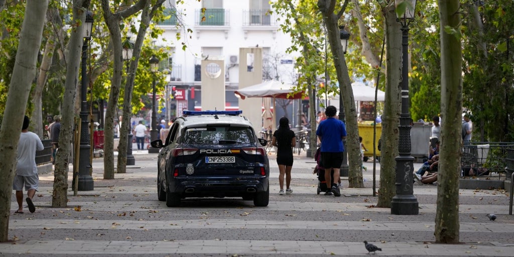 Reyerta a navajazos y sillazos entre familiares en Vallecas: «Nos llevamos mal por una infidelidad»