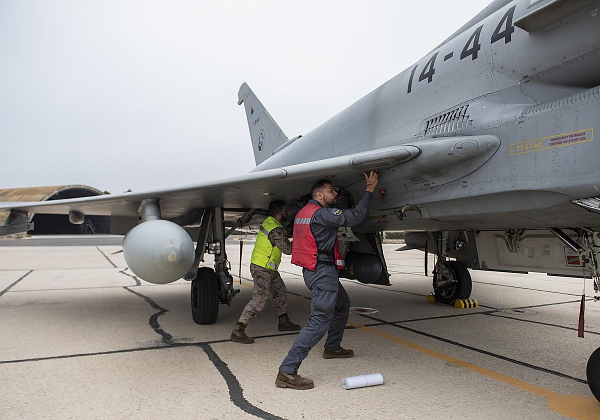 Soldados del ejército español durante el acto de despedida de los seis Eurofighter