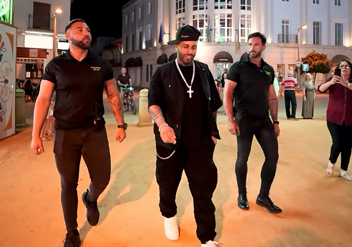 El doble de Nicky Jam en la feria de Palma del Rio