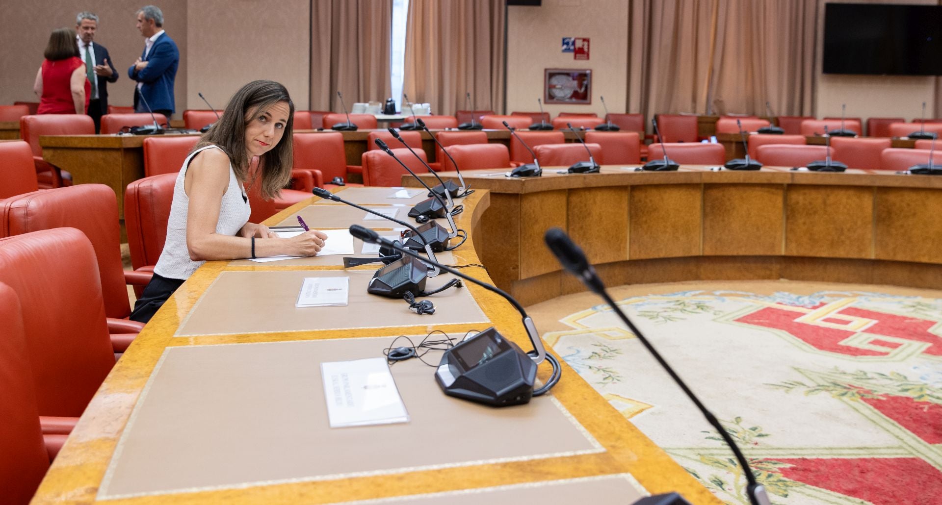 Ione Belarra, antes del comienzo de la Diputación Permanente del martes