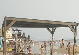 Hasta 15 rescates en las playas de Cádiz capital por el oleaje que arrasó con parte de la costa gaditana