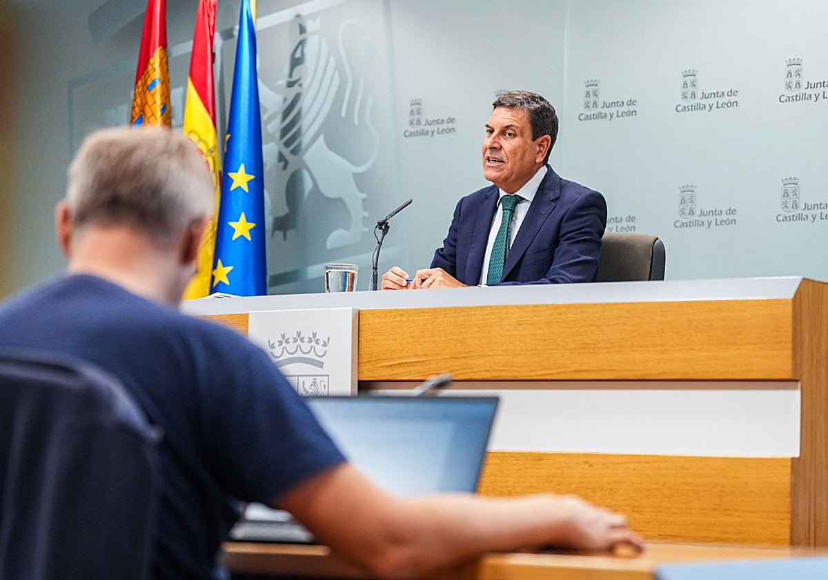 El portavoz de la Junta y consejero de Economía de Castilla y León, Carlos Fernández Carriedo, tras el Consejo de Gobierno