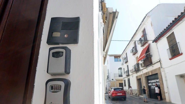 Las restricciones hunden un 71% las altas de pisos turísticos en la capital