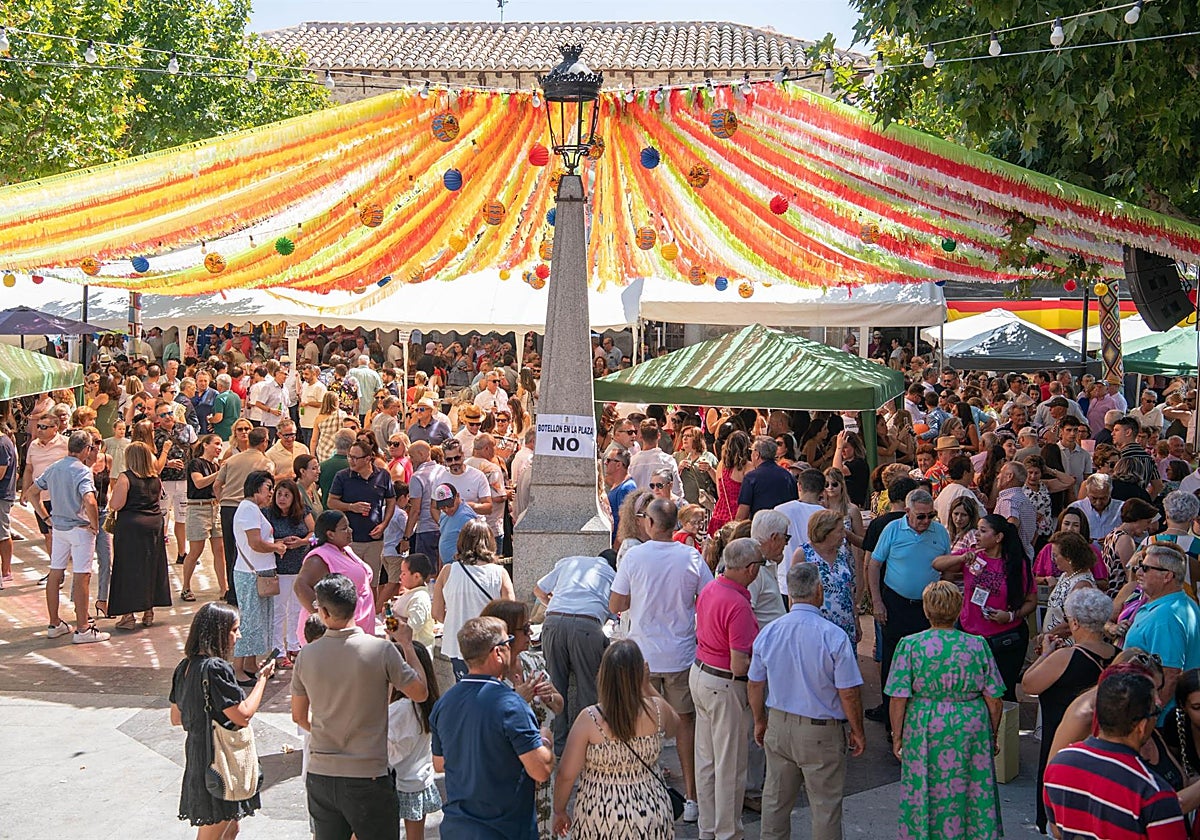 «En las fiestas de Gálvez todo gira en torno a la plaza», dice el alcalde Manuel Fernández