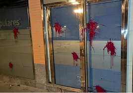 El PP denuncia un ataque a su sede en Huesca y el PSOE se solidariza y condena la vandalización