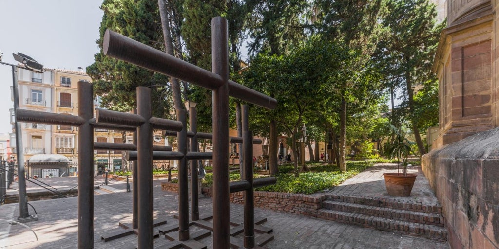 Las Cruces de Rando, primer museo al aire libre de Málaga, se trasladan por el relevo episcopal