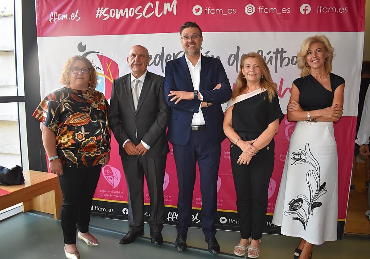 El consejero de Educación, Cultura y Deportes, Amador Pastor ha acudido al acto de