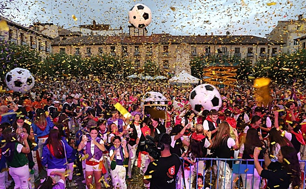 Las peñas celebran el inicio de las fiestas