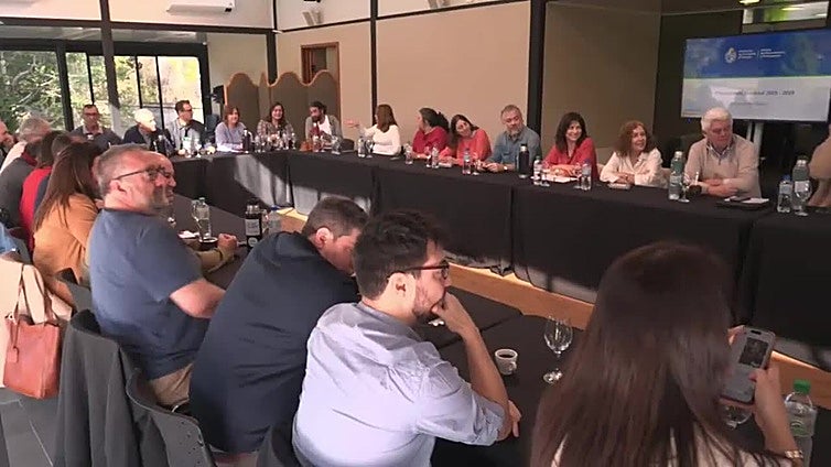 Legisladores oficialistas tratan con Orsi la ley "más importante" que deben aprobar