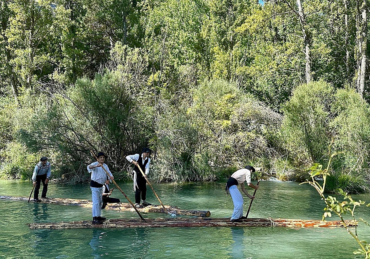 Gancheros por el río Tajo en Peralejo de las Truchas