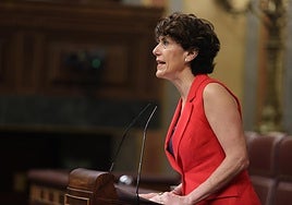 El Gobierno acelera para sacar unos pocos menores de Canarias