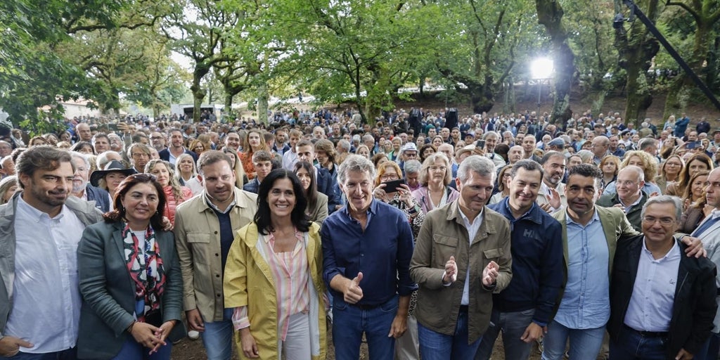 Feijóo carga contra un Sánchez en los «minutos de descuento» y se ofrece como solución a su «incompetencia» e «indecencia»